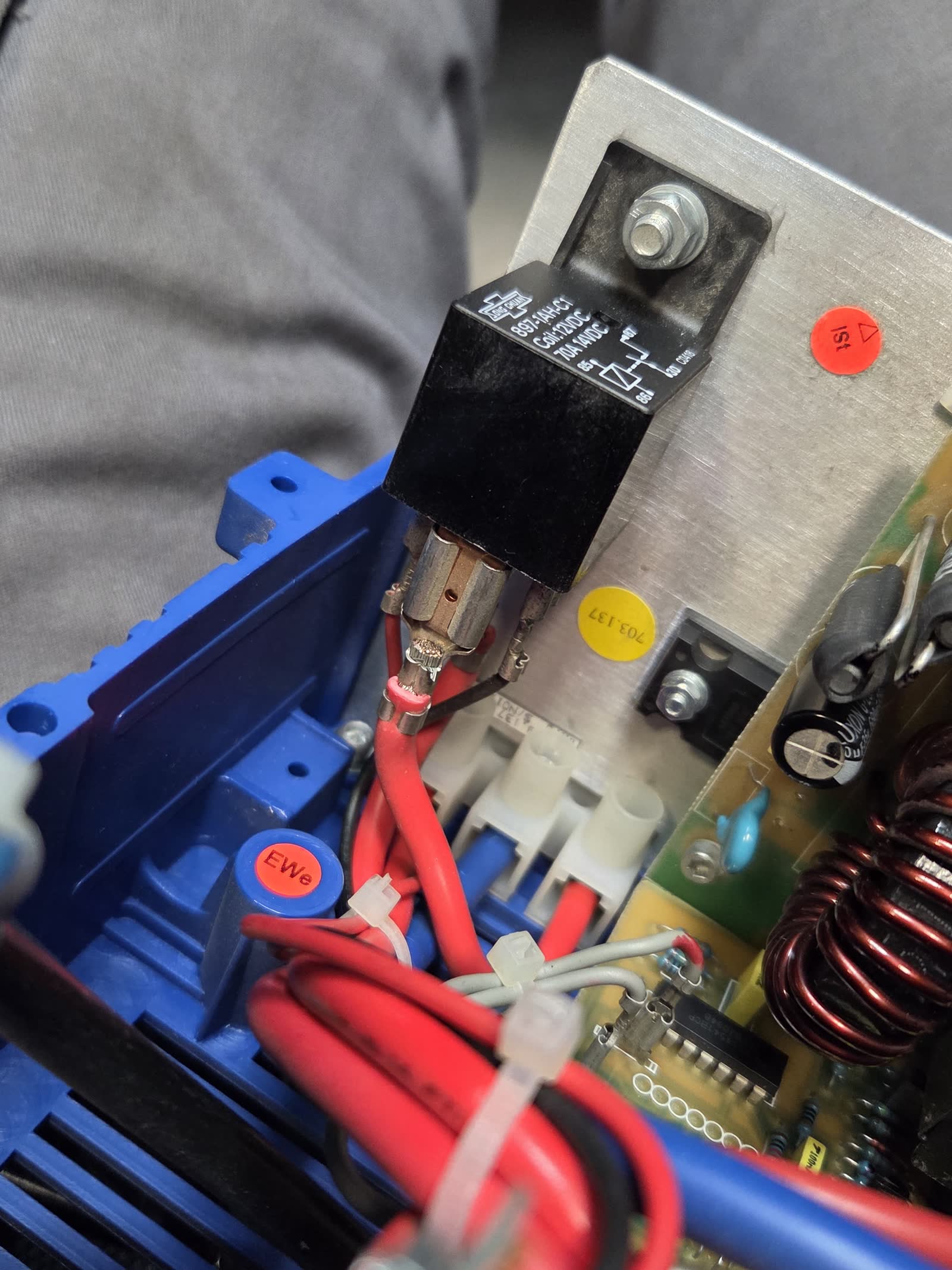 Relé de acoplo del Elektroblock Schaudt zumbando por contactos dañados — EBL en banco
